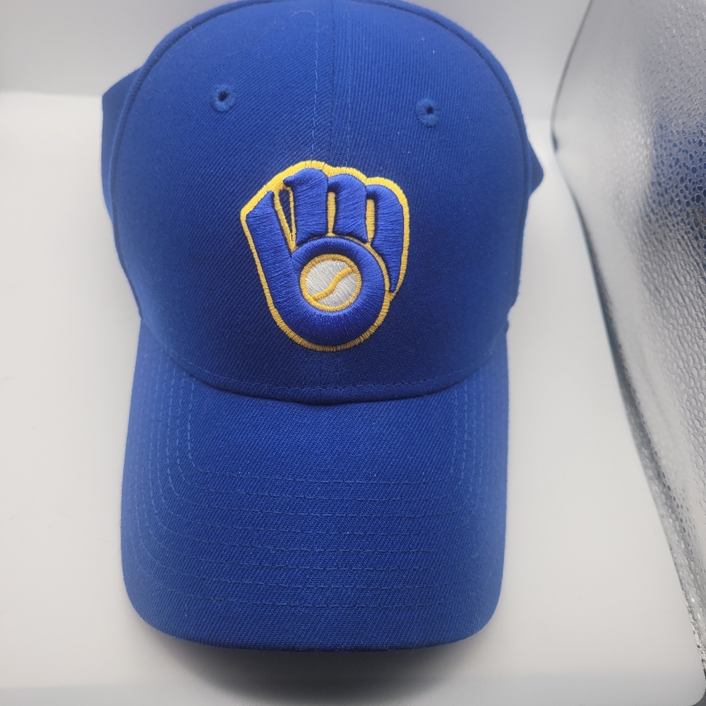 New Era Milwaukee Brewers 9Forty Adjustable Hat Cap. Ball In Glove Logo